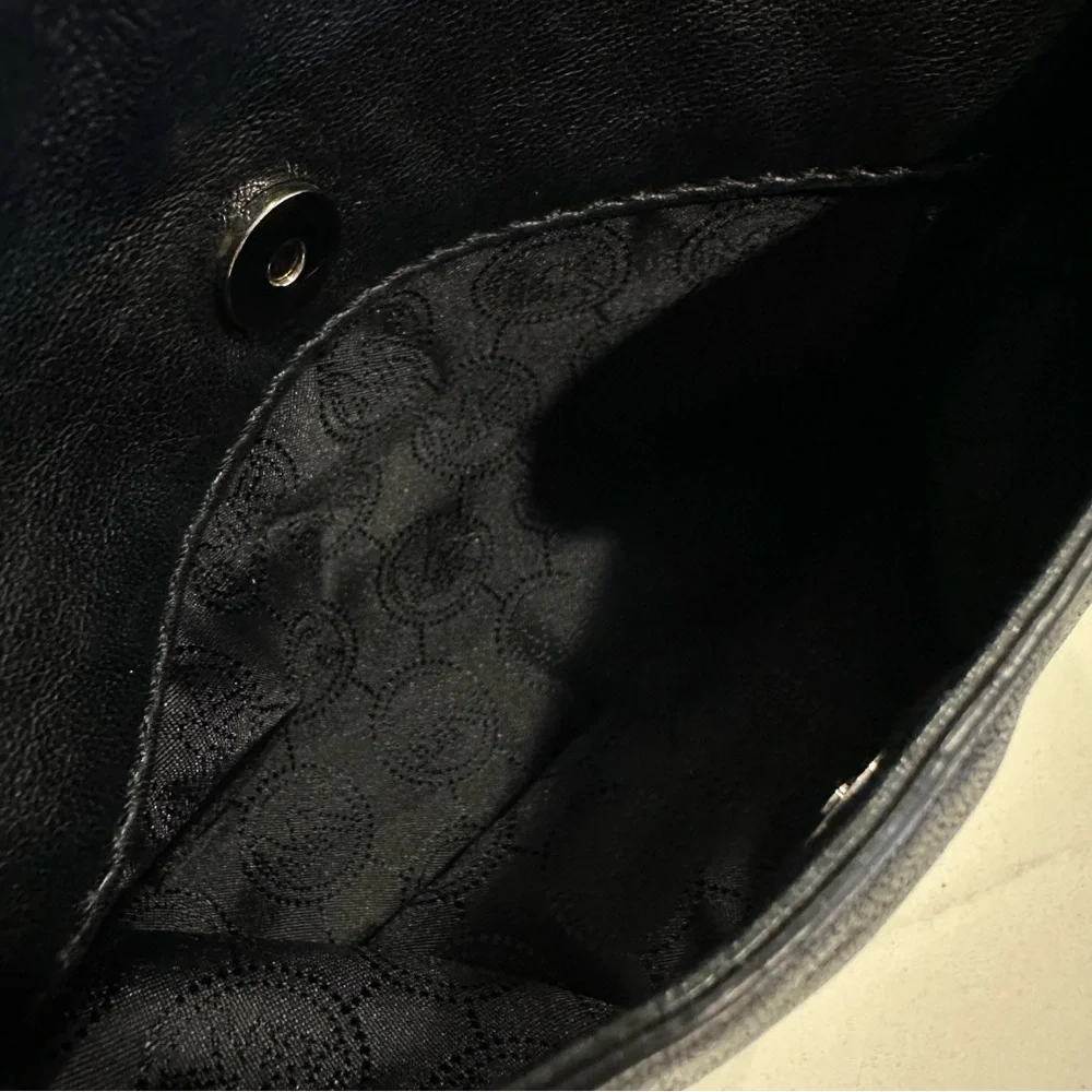 Michael Kors - Leather Shoulder Bag With Removable Crossbody Strap. EUC - Picture 5 of 16